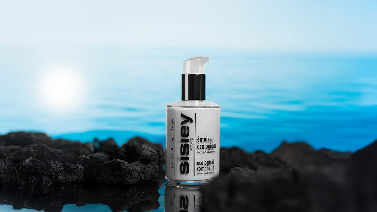 In the morning and evening, don't forget to include the Émulsion Écologique as part of your skincare routine for men, which helps the skin fight against oxidative stress and provides optimal hydration and comfort.